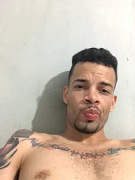 Snapshot of HenriquePhn chatting on 4, 8, 2026 HenriquePhn online show from 4, 8, 2026