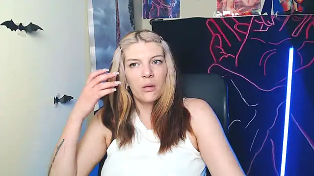Snapshot of VanessaRey_ chatting on 3, 6, 2026 VanessaRey online show from 3, 6, 2026
