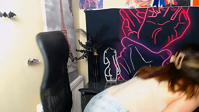Snapshot of VanessaRey_ chatting on 18, 6, 2026 VanessaRey online show from 18, 6, 2026