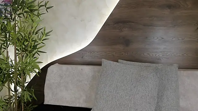 mia lacy  online show from 25, 9, 2025