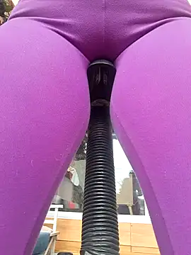 Amadamilf1980 online show from 4, 12, 2025