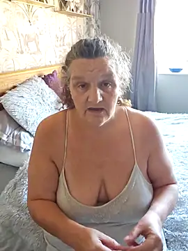 MissQueenBeex online show from 12, 10, 2025