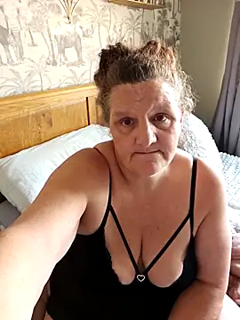 MissQueenBeex online show from 28, 11, 2025