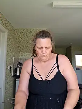 MissQueenBeex online show from 16, 4, 2026