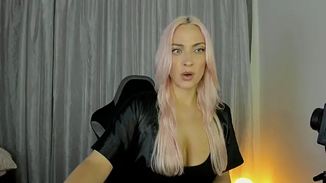 Snapshot of _Miss_Valentina_ chatting on 22, 4, 2026 Miss Valentina online show from 22, 4, 2026