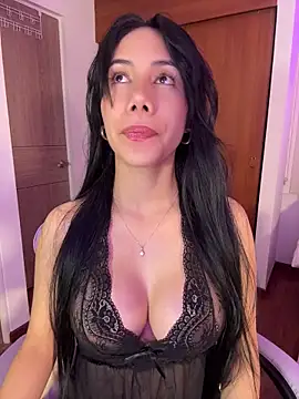ArianaReynoldss online show from 16, 7, 2026