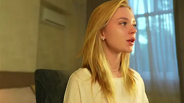 Snapshot of Cyberheart_ chatting on 1, 10, 2025 Cyberheart online show from 1, 10, 2025