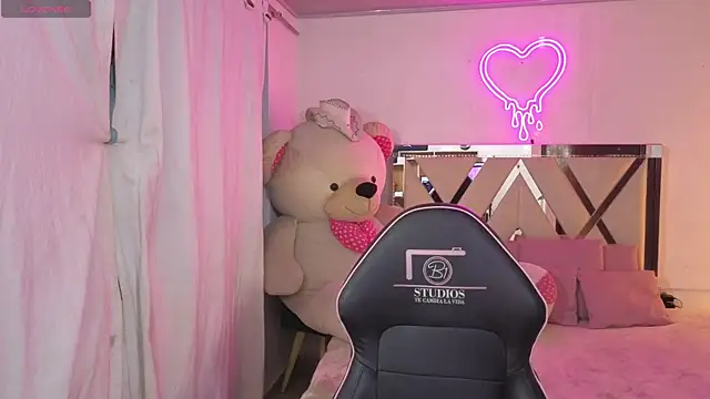 Snapshot of saaya_tay chatting on 18, 5, 2026 saaya tay online show from 18, 5, 2026