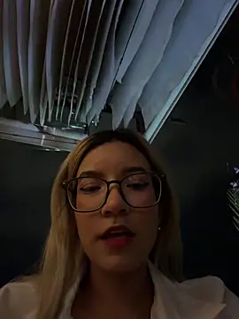 Pretty roxxyy online show from 11, 2, 2026