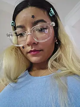 Pretty roxxyy online show from 25, 6, 2026