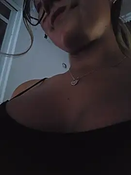 Pretty roxxyy online show from 21, 7, 2026