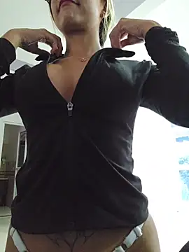 Pretty roxxyy online show from 3, 8, 2026