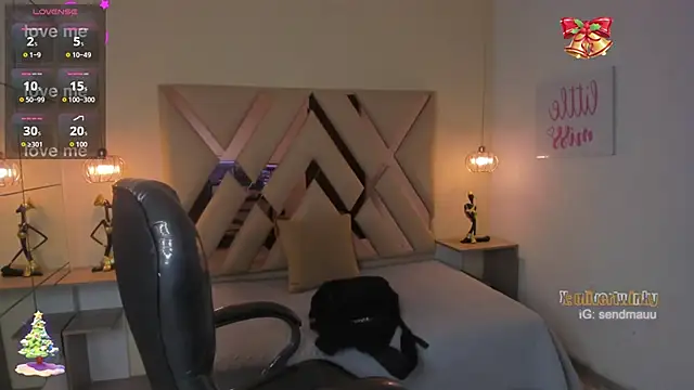 Snapshot of OliverTwinky chatting on 14, 11, 2025 OliverTwinky online show from 14, 11, 2025