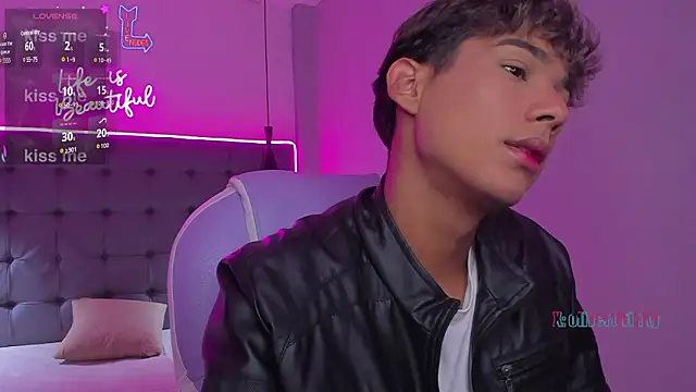 Snapshot of OliverTwinky chatting on 2, 2, 2026 OliverTwinky online show from 2, 2, 2026