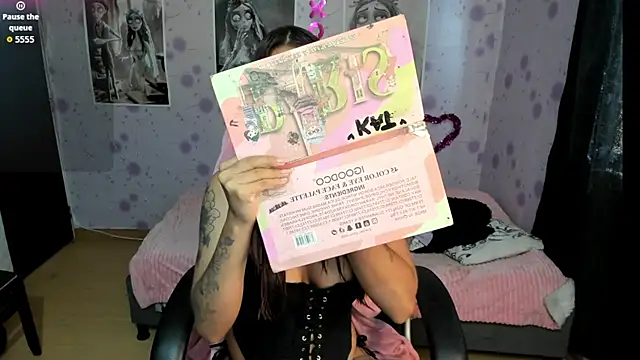 Medussa katt online show from 19, 11, 2025