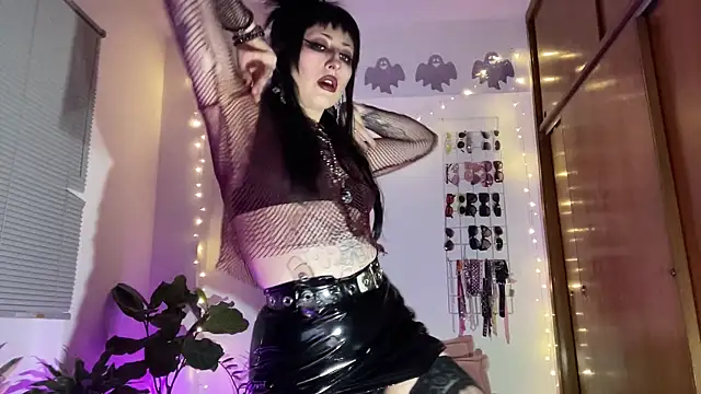 Snapshot of ELENA_UMBRA chatting on 4, 4, 2026 ELENA UMBRA online show from 4, 4, 2026