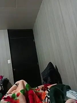 Snapshot of luuiss12 chatting on 1, 12, 2025 luuiss12 online show from 1, 12, 2025