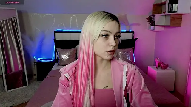 LinaLirian online show from 1, 12, 2025