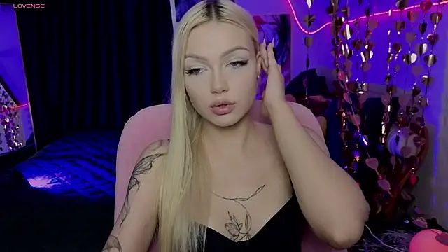 Snapshot of LinaLirian chatting on 2, 7, 2026 LinaLirian online show from 2, 7, 2026