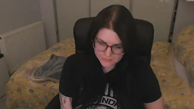 GothSuccubusBabe online show from 17, 4, 2026