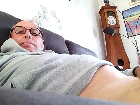 Snapshot of Vince072 chatting on 25, 9, 2025 Vince072 online show from 25, 9, 2025