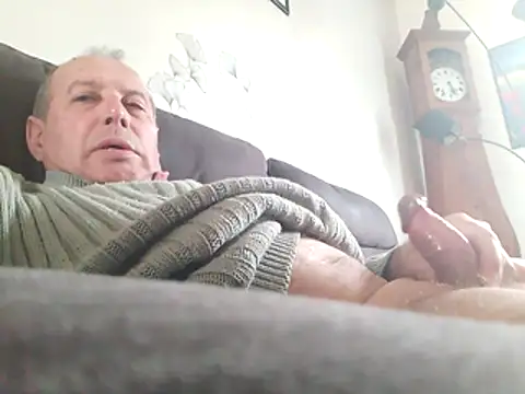 Snapshot of Vince072 chatting on 6, 11, 2025 Vince072 online show from 6, 11, 2025