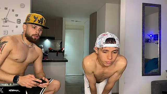 Snapshot of zoneboys chatting on 21, 7, 2026 zoneboys online show from 21, 7, 2026