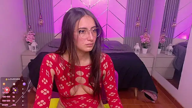 Snapshot of alesiamoore chatting on 10, 7, 2026 alesiamoore online show from 10, 7, 2026