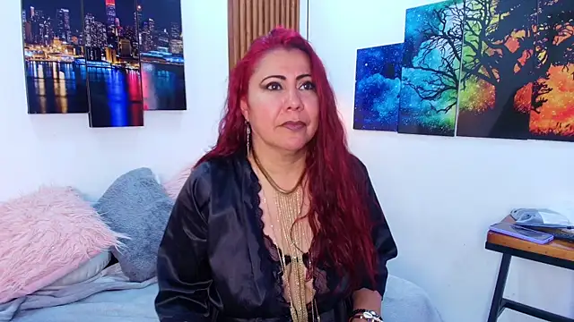 Snapshot of EmmaJhomson chatting on 8, 9, 2025 EmmaJhomson online show from 8, 9, 2025