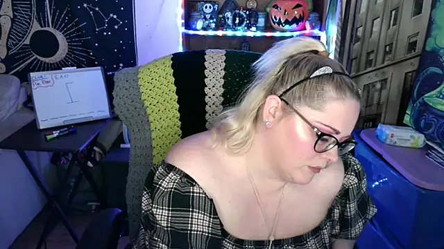 Snapshot of Kinky_Witch chatting on 15, 5, 2026 Kinky Witch online show from 15, 5, 2026