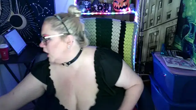 Snapshot of Kinky_Witch chatting on 22, 5, 2026 Kinky Witch online show from 22, 5, 2026