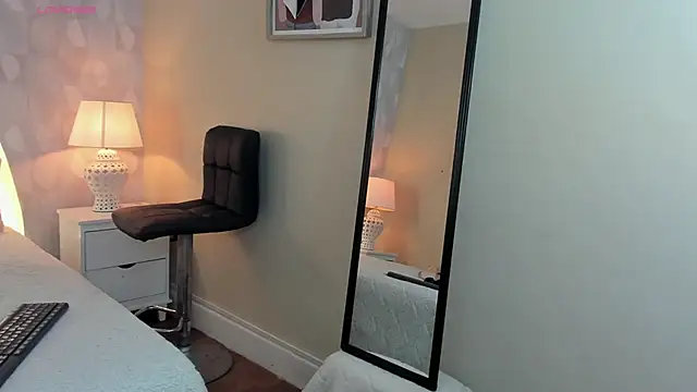 Snapshot of isabella_milf_ chatting on 13, 11, 2025 isabella milf online show from 13, 11, 2025