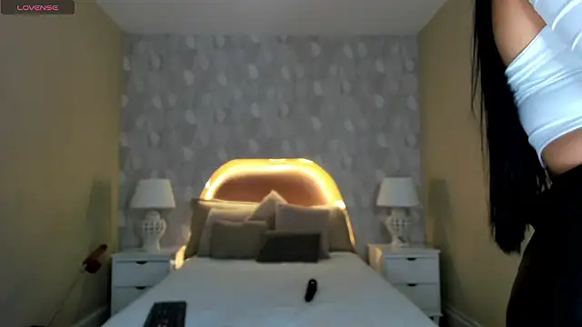 Snapshot of isabella_milf_ chatting on 1, 3, 2026 isabella milf online show from 1, 3, 2026