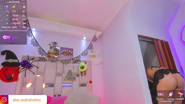 Snapshot of Alexandraholms chatting on 28, 10, 2025 Alexandraholms online show from 28, 10, 2025