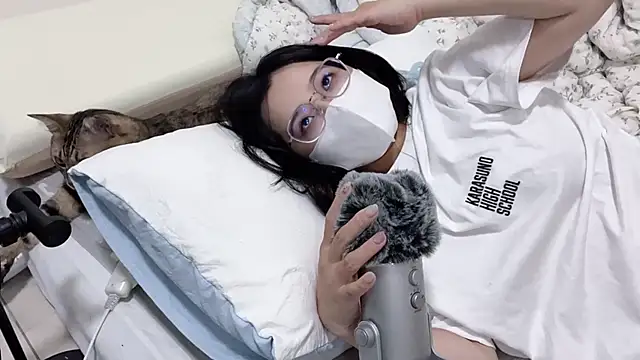 Snapshot of LHeart chatting on 31, 10, 2025 LHeart online show from 31, 10, 2025