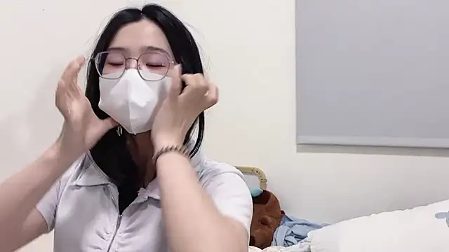 Snapshot of LHeart chatting on 15, 12, 2025 LHeart online show from 15, 12, 2025