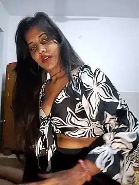 cute radhikaa online show from 5, 11, 2025