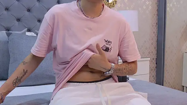 ZoeKrug online show from 17, 9, 2025