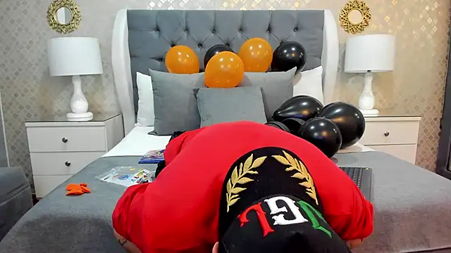 ZoeKrug online show from 14, 10, 2025