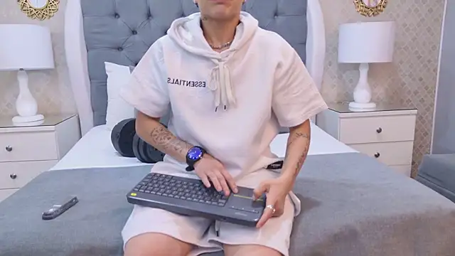 ZoeKrug online show from 6, 11, 2025