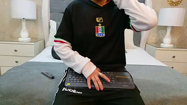 ZoeKrug online show from 12, 11, 2025