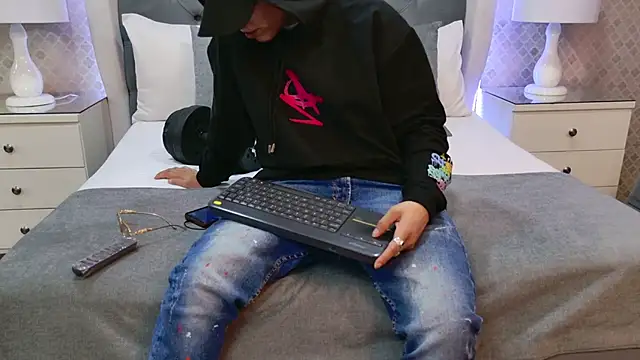 ZoeKrug online show from 22, 12, 2025