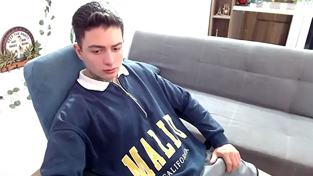 Snapshot of santii_ss chatting on 4, 4, 2026 santii ss online show from 4, 4, 2026