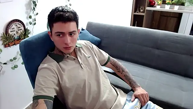 Snapshot of santii_ss chatting on 6, 4, 2026 santii ss online show from 6, 4, 2026