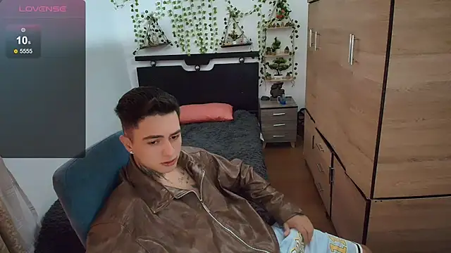 Snapshot of santii_ss chatting on 20, 4, 2026 santii ss online show from 20, 4, 2026