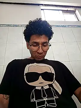 LecheDeSoya666 online show from 18, 9, 2025