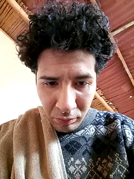 LecheDeSoya666 online show from 28, 9, 2025