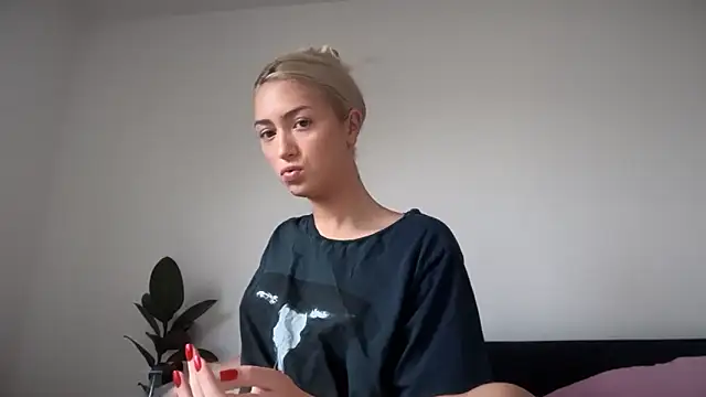 Snapshot of Kitty_Swetty chatting on 13, 10, 2025 Kitty Swetty online show from 13, 10, 2025