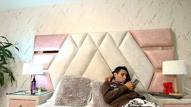 Zoelucas online show from 20, 3, 2026