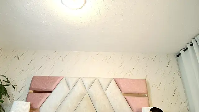 Zoelucas online show from 4, 4, 2026